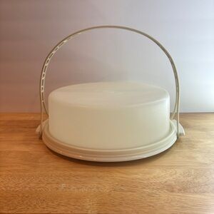 Vintage 1970’s Tupperware Beige Pie / One Layer Cake Carrier Taker - Complete